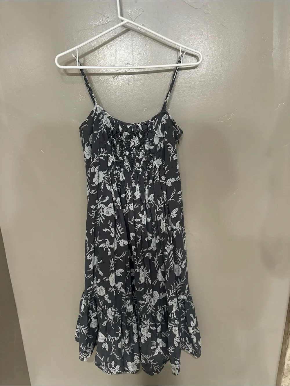 GAP Gray Floral Smocked Sundress Summer Dress Size 8